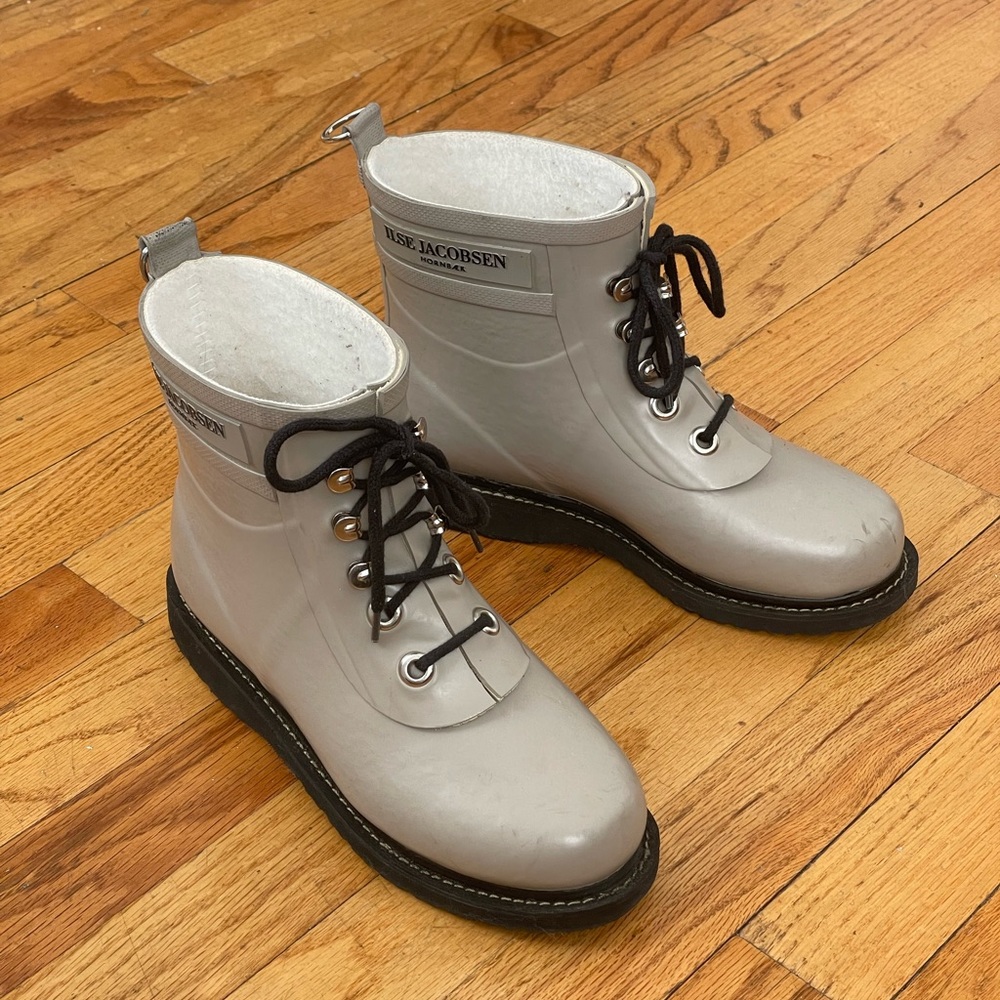 Ilse Jacobsen Women's Light Gray Lace-Up Waterproof Boots